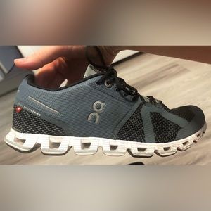 On Cloud 5 Shoes, GUC size 7